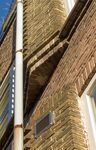 De plek waar de regenpijp doorheen liep.
<br/>
Marcel Westhoff, augustus 2016